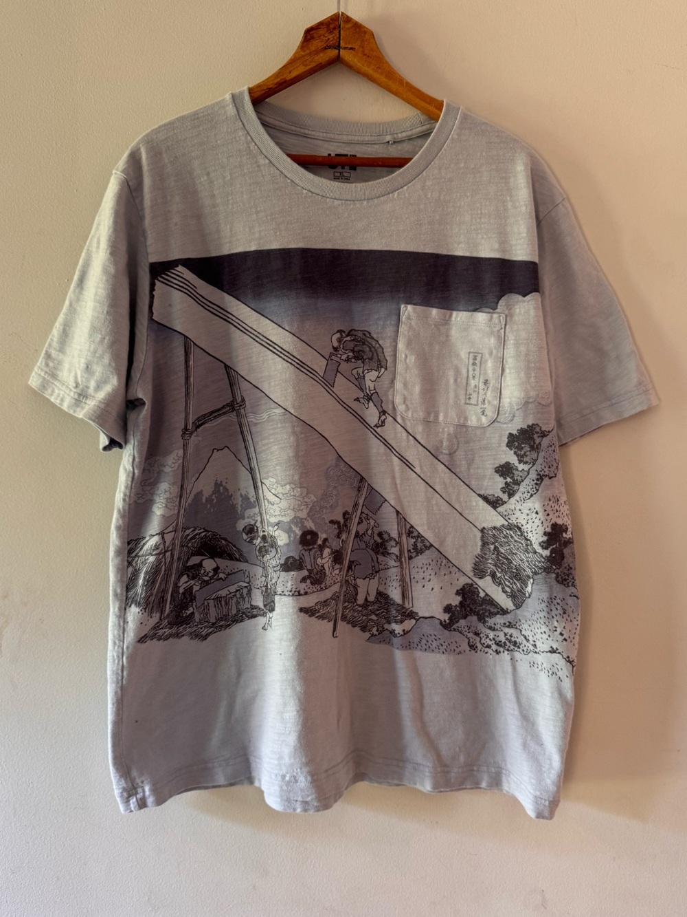 Uniqlo UT T-Shirt Mens XL Hokusai Blue MFA Boston shirt fine art Japan